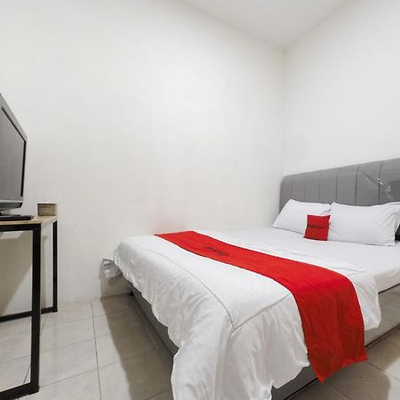 Reddoorz At Flamboyan Harapan Indah Hotel Bekasi Bagian luar foto
