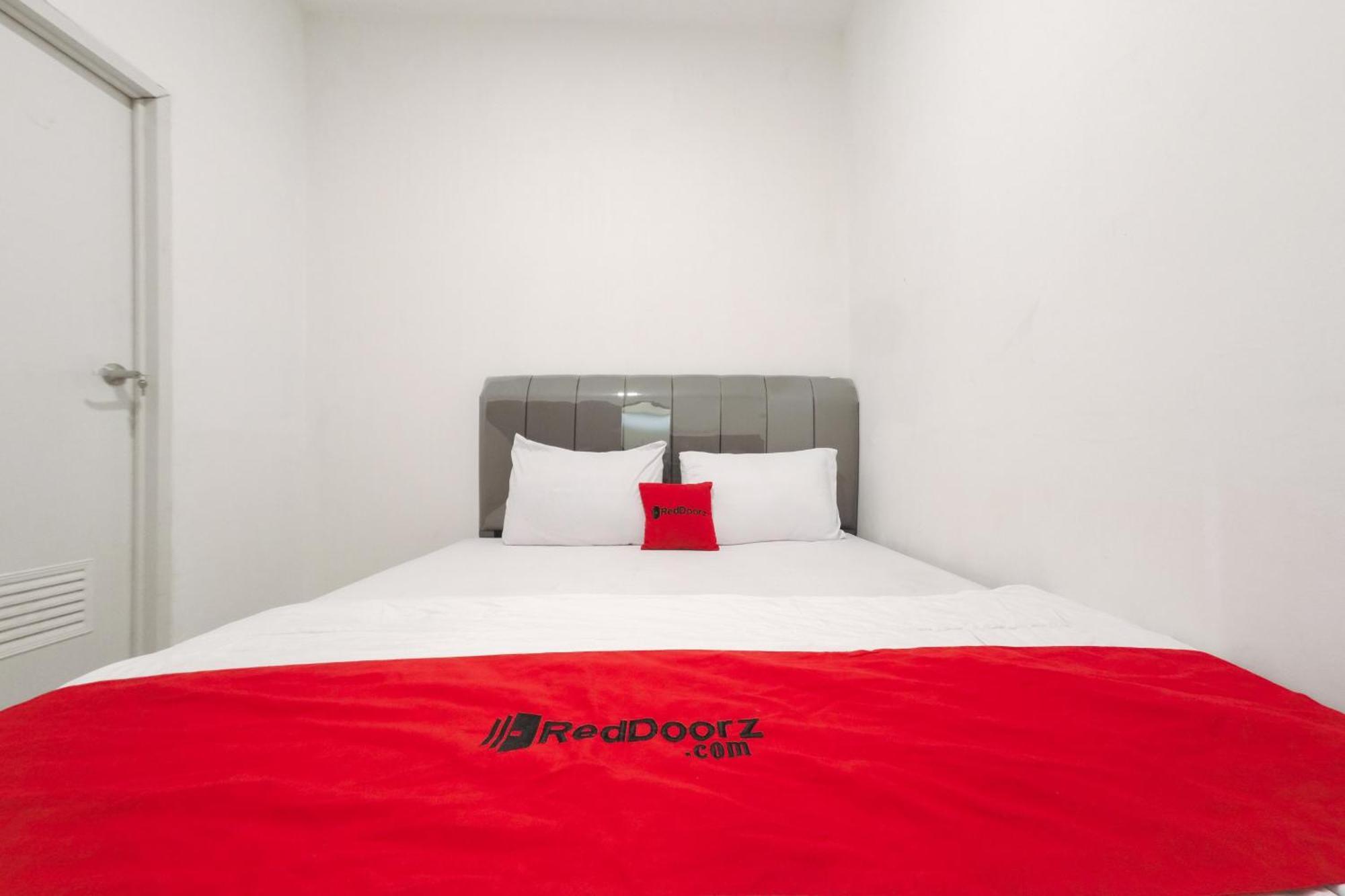 Reddoorz At Flamboyan Harapan Indah Hotel Bekasi Bagian luar foto