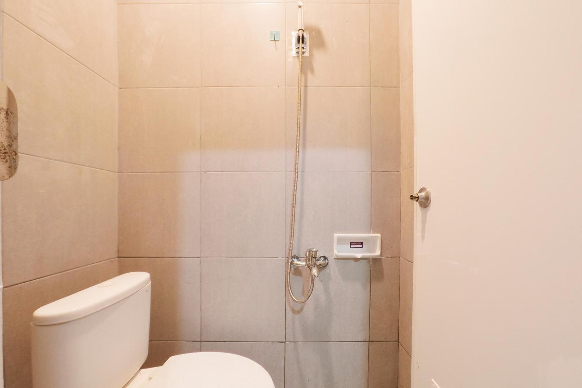 Reddoorz At Flamboyan Harapan Indah Hotel Bekasi Bagian luar foto